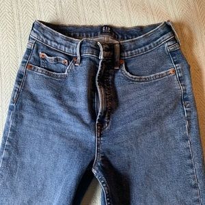 Women’s Medium Wash Jeans